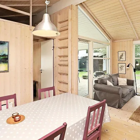 Three-bedroom Holiday In 1 Σπίτι διακοπών Asperup